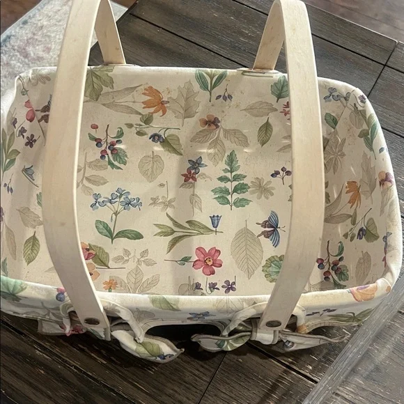 Longaberger basket with liner, plastic, and handles - Picture 3 of 8